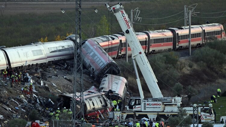 They reveal audios between the control center and operators before the train crash in Spain that left 68 dead: the error that would have caused the accident