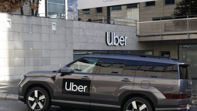 Three dismissed workers report Uber to the Batllia for alleged union reprisals in Andorra