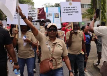 Trade union members raise their voices during PoS march