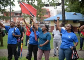 KEEP YOUR PROMISES TO US!Opposition parties join protest as trade unions step up demands on Govt for higher pay and better conditions for workers