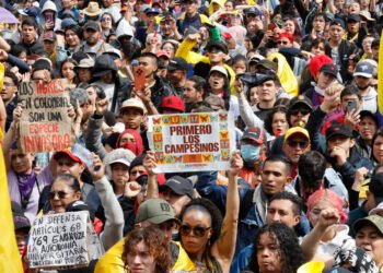 Thousands of Colombians demonstrated in the first national strike against De la Espriella