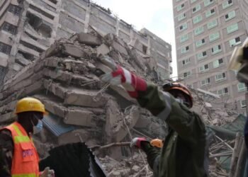 Many feared trapped as a tall building collapses | World News