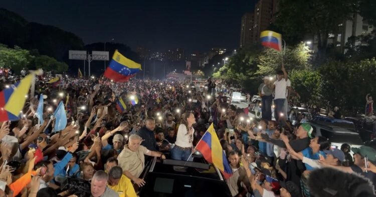 Venezuela: Thousands receive María Corina Machado and demand elections