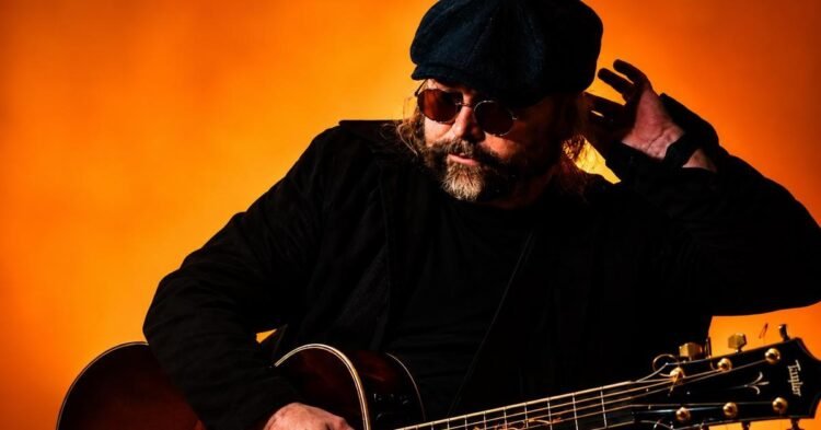 Carlos Varela returns to Zurich with an acoustic concert at the Stok Theater