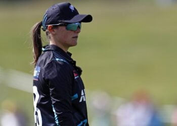 White Ferns set Australia target of 163 to win first T20 international