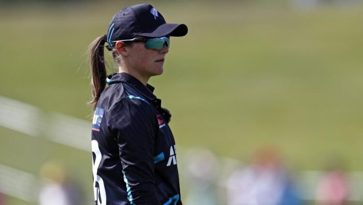 White Ferns set Australia target of 163 to win first T20 international