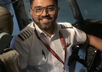 Captain fought off axe-wielding co-pilot as plane plunged 16,000 feet
