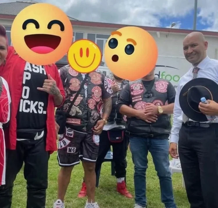 Picture emerges of National minister posing with gang members