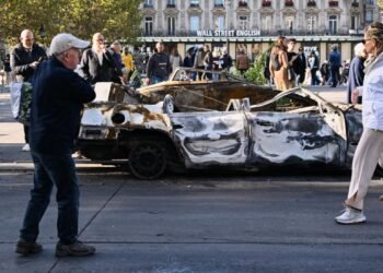 Paris police report 1800 arrests after violent clashes and looting during protests