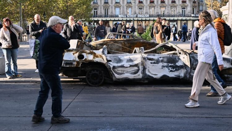 Paris police report 1800 arrests after violent clashes and looting during protests