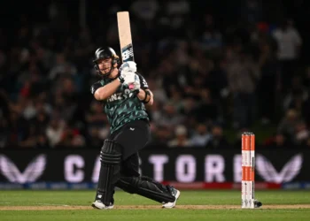 Black Caps lose early wickets in second T20 against India