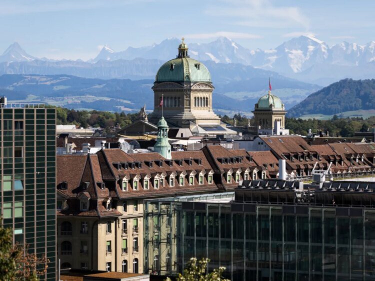 Minimum old-age pension in Switzerland to increase by CHF20