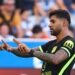 Atlético wins 2-1 against Alavés and maintains its second place