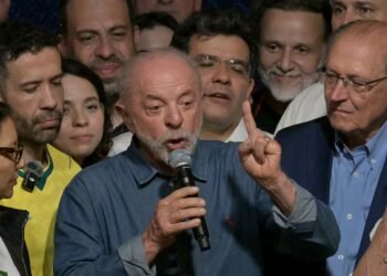 Lula celebrates his re-election in Brazil and says that Brazilians voted to “guarantee democracy”