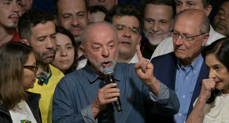 Lula celebrates his re-election in Brazil and says that Brazilians voted to “guarantee democracy”