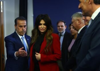 Travels by private planes and connections with lobbyists, the American ambassador in Athens under investigation – Shqip.com