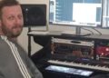 The scandal deepens/ Adrian Hila is caught having sex with a man. Who is the young man, singer from Korça – Shqip.com