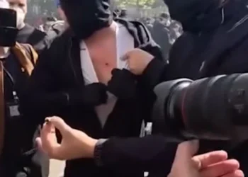 The fifth day of the protest! The situation at the Ministry of Education escalates, the police fire rubber bullets. The ambulance also intervenes – Shqip.com