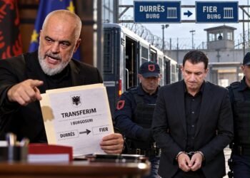 After supporting the protests, Rama takes revenge on Veliaj, transfers him from Durrës to the custody of Fier – Shqip.com