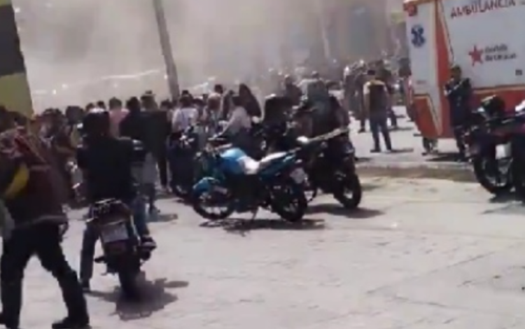 Large fire in a market on Baralt Avenue