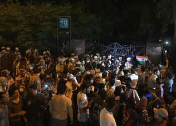 Jamia student protest intensifies amid restrictions, heavy police deployment