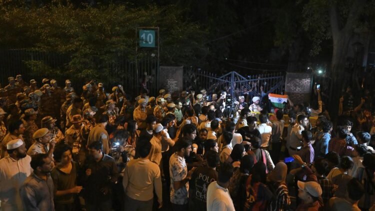 Jamia student protest intensifies amid restrictions, heavy police deployment