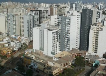 The city before the home, Víctor Gálvez