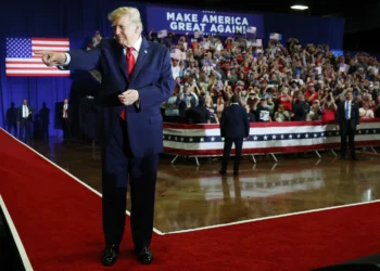 Trump embarks on rally blitz, hoping to energize GOP voters