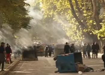 Protesters block “Myslym Shyrin” and set garbage cans on fire (PHOTO) – Shqip.com