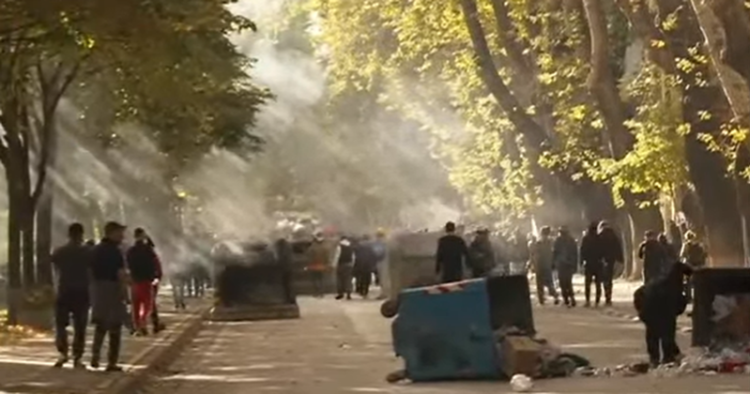 Protesters block “Myslym Shyrin” and set garbage cans on fire (PHOTO) – Shqip.com