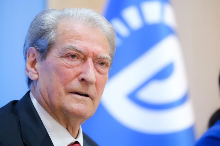 “Why isn’t the US ambassador up to you”? Berisha is closely fought by the democrats, the leader of the DP avoids the questions – Shqip.com