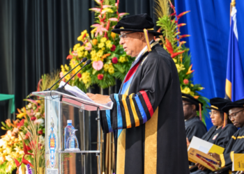 Graduates urged to adapt as AI advances