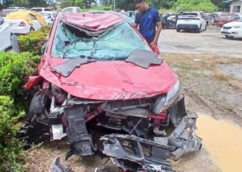 One dead after car plunges into Cunupia River