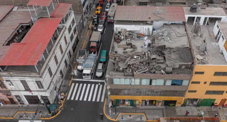 The danger that Lima hides in its roofs: the roofs that accumulate tons of objects in the event of rains and earthquakes