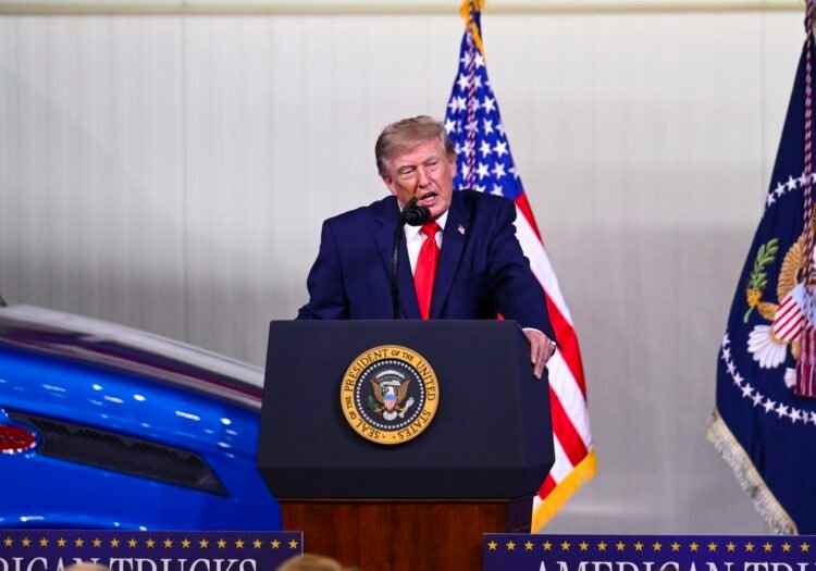 Trump throws away a glass of water to compare fuel savings with Venezuelan oil
