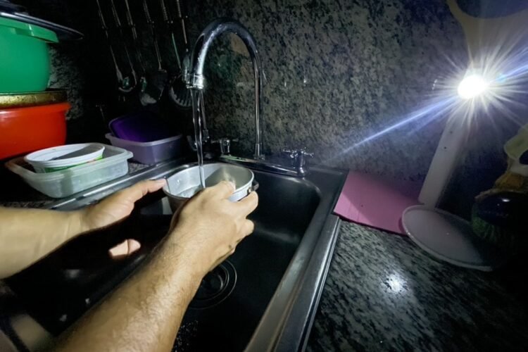 Electrical outages were reported in Caracas and several regions of the country this #24Oct