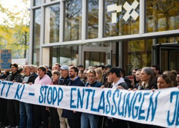 Swiss newspaper staff protest against redundancies