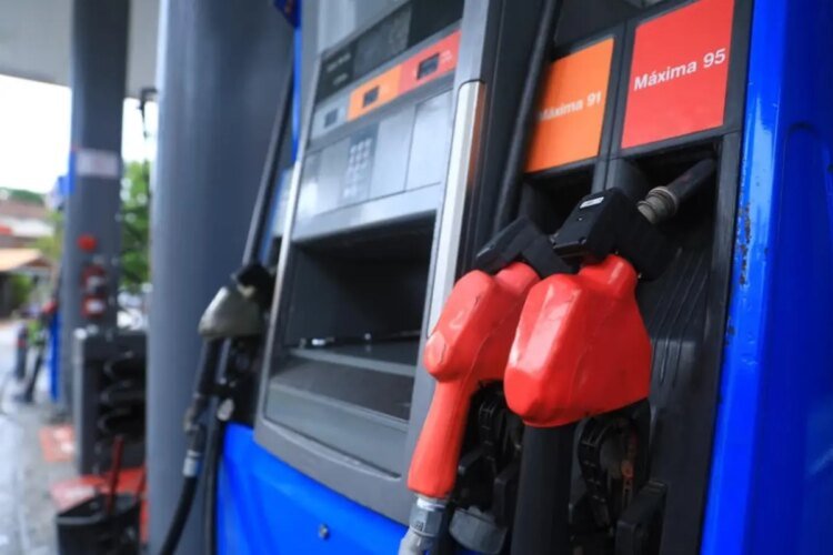 Gasoline prices will rise and diesel will drop starting October 2 in Panama