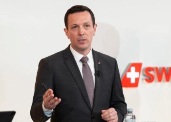 Pilots step up pressure on SWISS