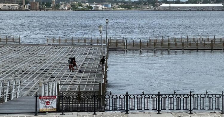Havana: Havana’s floating dock is dismantled for the day