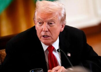 Trump returns to the center of controversy over accusations linked to Epstein