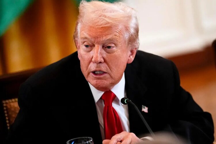 Trump returns to the center of controversy over accusations linked to Epstein