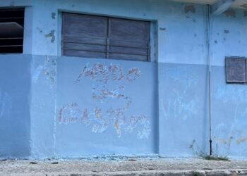 Posters: “Down with the Castros”, a poster against the regime in Guanabacoa