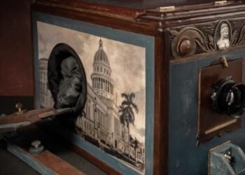 The Cuban Box: Cuban analogue portraits in New York