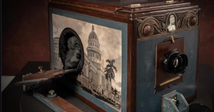 The Cuban Box: Cuban analogue portraits in New York