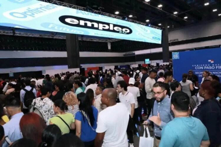 Between the drop in unemployment and AI filters: the challenge of achieving a formal job in Panama