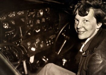 Crew searching for Amelia Earhart arrives at crab-infested island