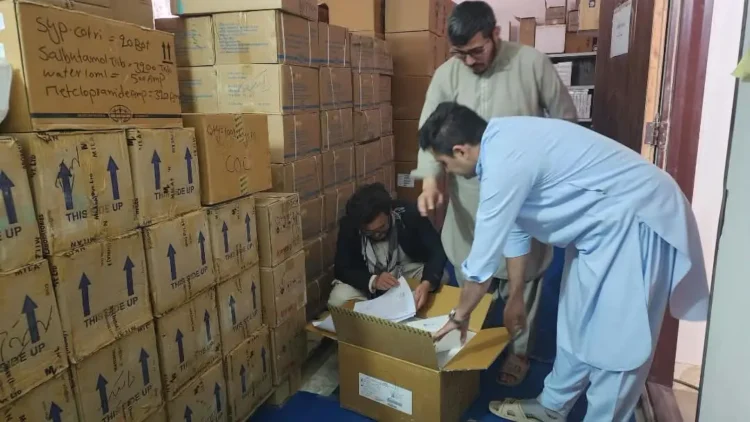 Medical equipment and medicines were donated to health centers in Daykandi
