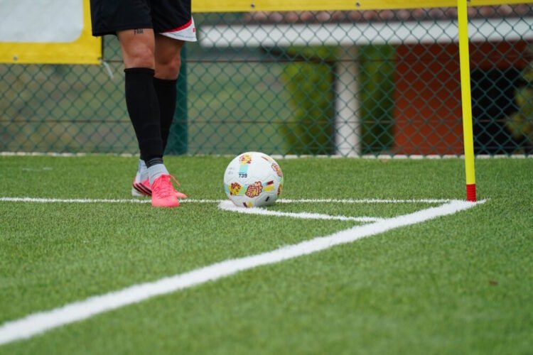 Titanico739 S4, the official FSGC ball brings sustainability and the fight against gender violence to the pitch