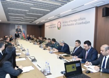 Azerbaijan’s MFA meets National Defense University course attendees (PHOTO)